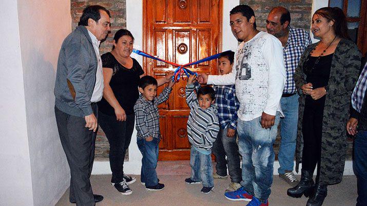Entregan viviendas sociales en Ojo de Agua