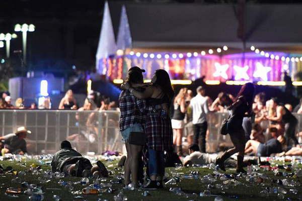 Lo que escuchaacutebamos era rebotar el plomo en el escenario en la madera en los hierros