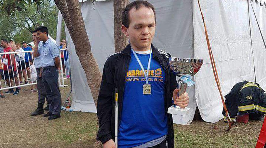 Crueldad- le robaron el bastoacuten al atleta no vidente Pablo Astelarra