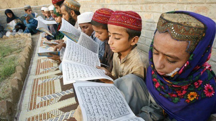 Asiacute viajan los chicos Pakistaniacutees a la escuela