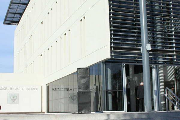 Un profesional sufrioacute el robo de su motocicleta luego de ingresar a un estudio contable en pleno centro