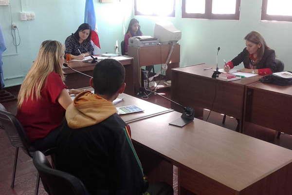 Intentoacute cometer un asalto e hirioacute a la duentildea de casa con un cuchillo