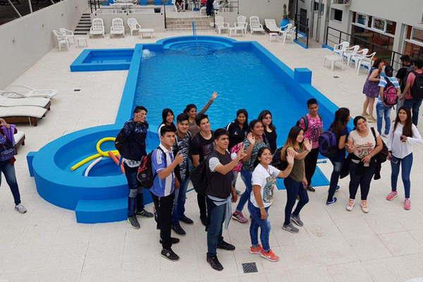 Alumnos del interior provincial visitaron Las Termas de Riacuteo Hondo 