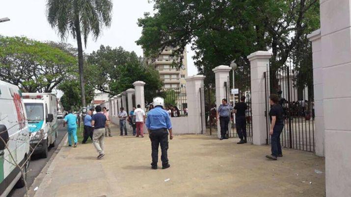 Al menos 15 nintildeos intoxicados en una escuela recieacuten fumigada
