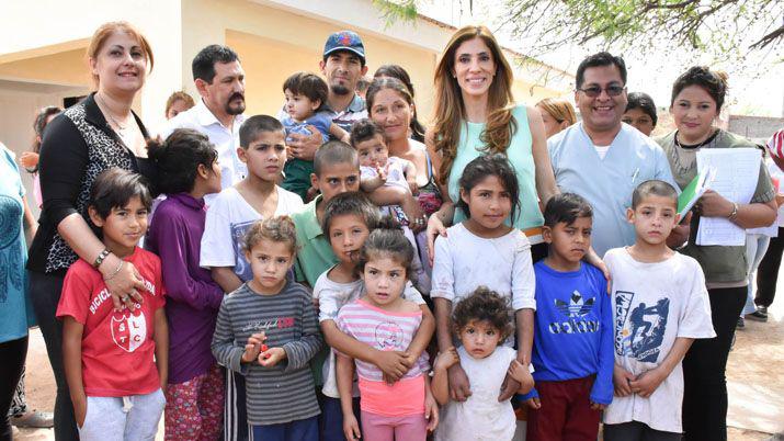 La gobernadora habilitó 71 viviendas en el barrio Santa Rosa de Lima 