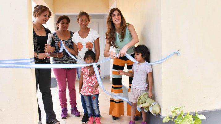 Claudia de Zamora anuncioacute la construccioacuten de 80 viviendas para familias de escasos recursos