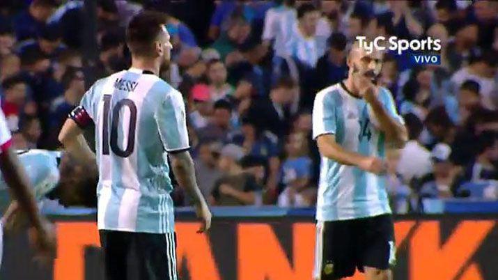 VIDEOS  Messi y Benedetto avisaron en el primer tiempo