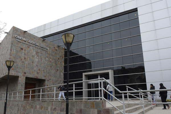 Una mujer denuncioacute que su pareja la amenazoacute de muerte