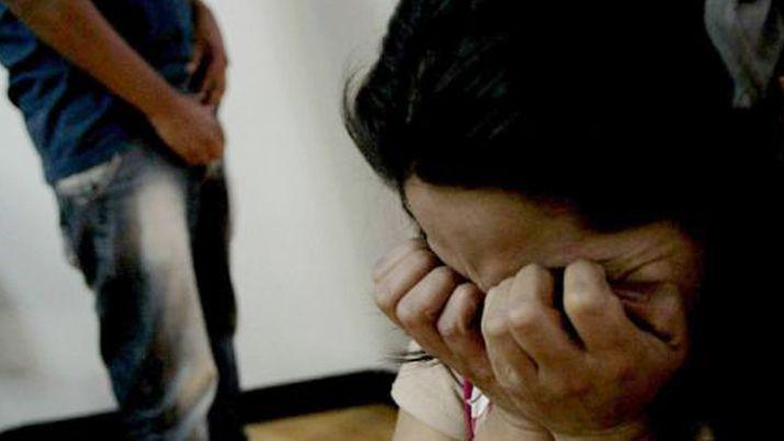 No puedes decir que teniacuteas 15 antildeos cuando estabas conmigo porque me van a meter preso