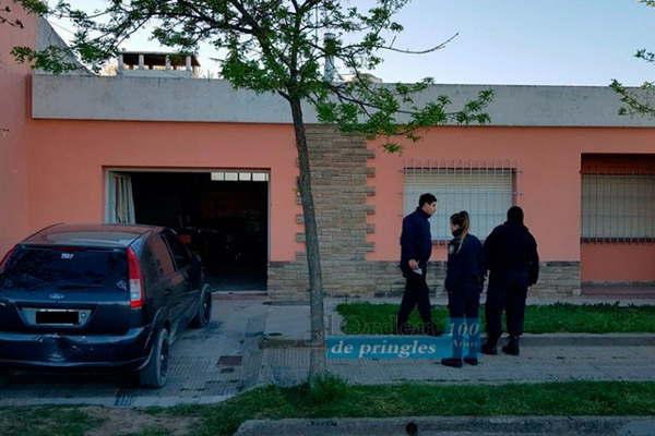 Asesinoacute a su expareja hirioacute al hijo de eacutesta y luego se ahorcoacute