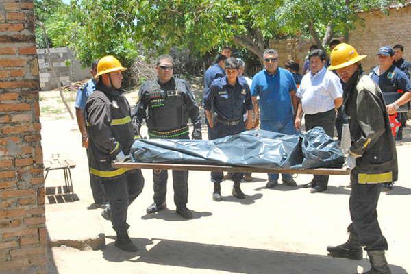 Masacroacute a hachazos a su madre y a su hermano  al ser descubierto violando a su sobrina