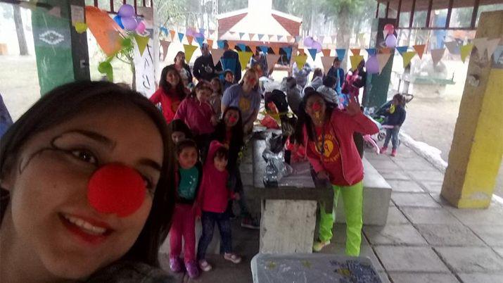 Hinchas solidarios y Payacaacutencer pura alegriacutea con los chicos de Forres