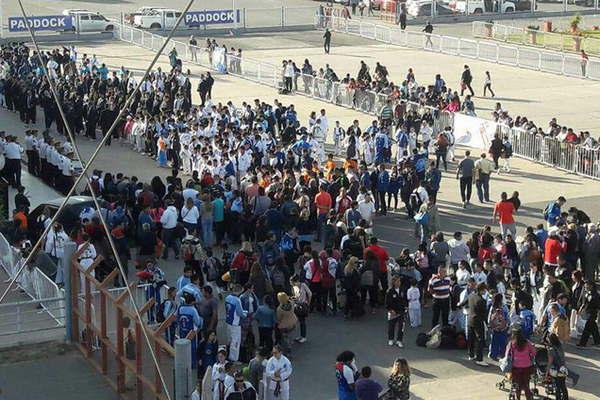 Miles de turistas de Argentina y del extranjero invadieron Las Termas
