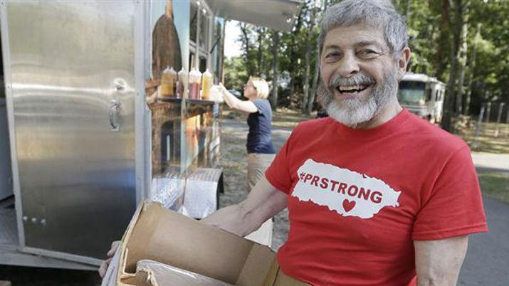 Donoacute a las viacutectimas del huracaacuten lo que juntoacute para una posible guerra nuclear