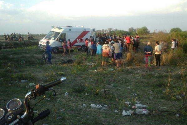Un joven bebiacutea con amigos cayoacute a un canal y murioacute ahogado