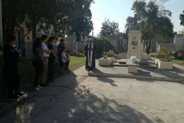 Despidieron los restos de Aacutengela Luz la bebeacute hallada sin vida y mutilada por los animales