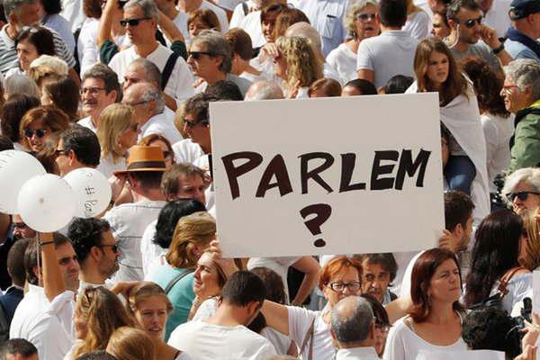 Masiva e histoacuterica marcha contra la independencia de Cataluntildea