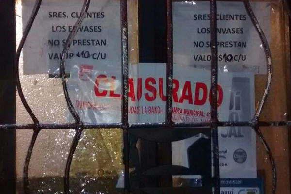 Sancionan y clausuran quioscos que vendiacutean alcohol a menores