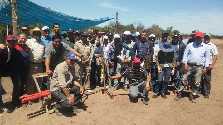 Capacitan sobre nivelacioacuten de suelos y manejo de trancas para riego