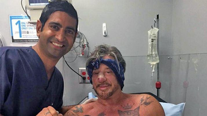 Mickey Rourke cada vez maacutes irreconocible