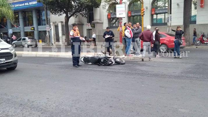 Motociclista perdioacute el control y derrapoacute en plena Belgrano