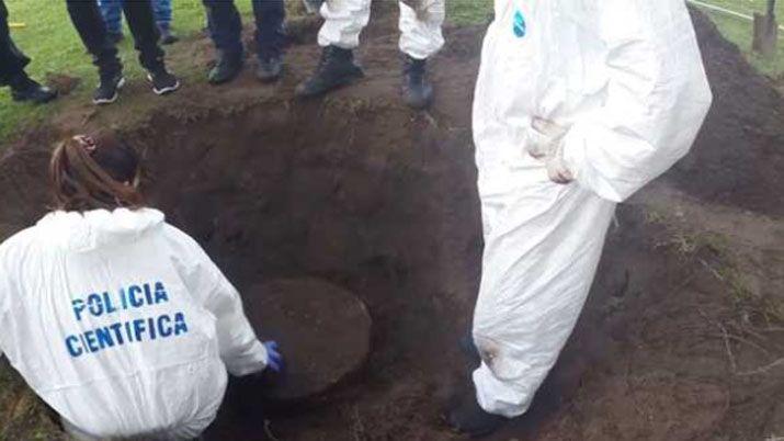 Encuentran un barril con cal en una quinta del Pata Medina