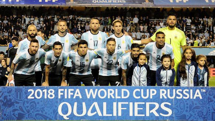 Sampaoli confirmoacute los 11 que enfrentaraacuten a Ecuador
