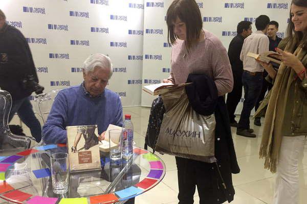 Para Mario Vargas Llosa si Cataluntildea declara la independencia seraacute un paiacutes tercermundista