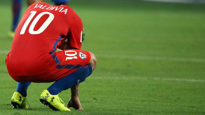 Un fanaacutetico de Chile destrozoacute el televisor al confirmar que se quedoacute sin Mundial