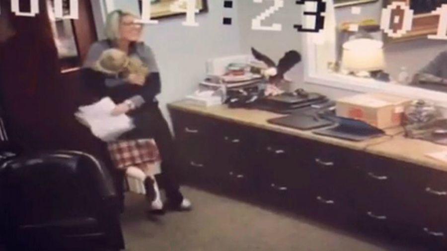 Se enteroacute que seriacutea adoptada con sus hermanos y estaacute fue su reaccioacuten