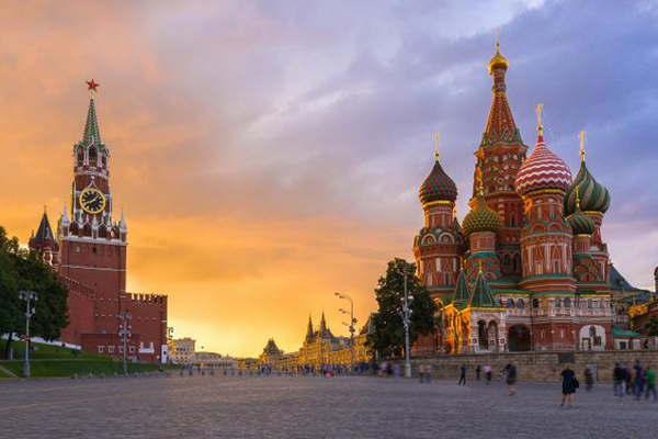 Ademaacutes del fuacutetbol Rusia ofrece sitios histoacutericos en Moscuacute y San Petersbur