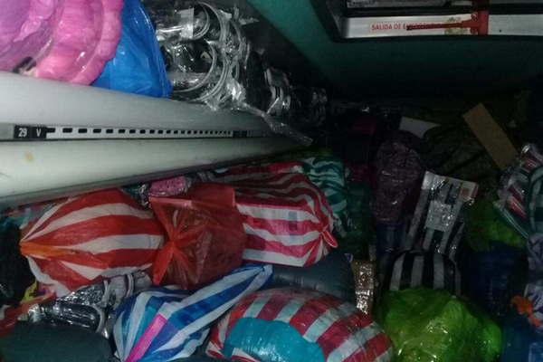 Secuestran mercaderiacutea por  1800000 a un tour de compras con destino Mendoza