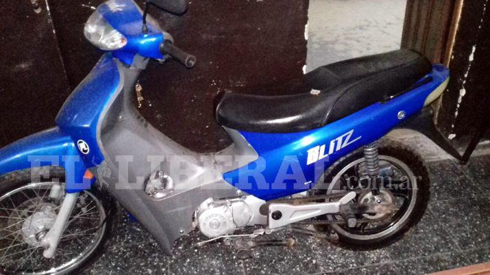 Efectivos policiales evitaron el robo de un motovehiacuteculo