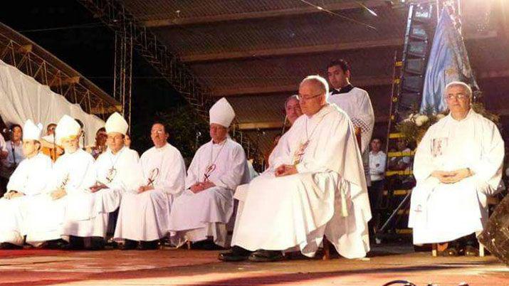 En la foto padre Carlos S�nchez a la derecha en la ordenación de Monseñor Melitón Ch�vez