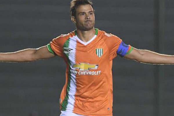 Banfield declaroacute como intransferible a Cvitanich 