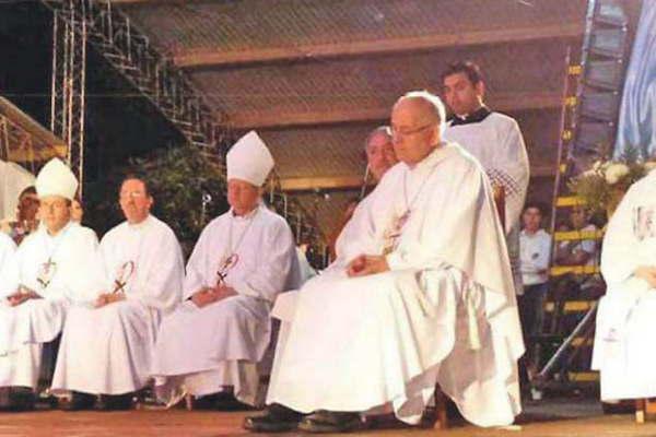 Mons Chaacutevez asistiraacute hoy a una ordenacioacuten episcopal