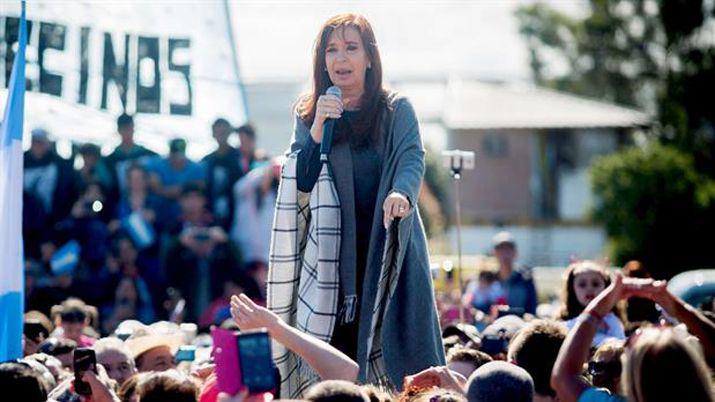 En un acto en Mar del Plata Cristina criticó al gobierno y al Coloquio de IDEA