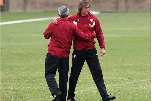 En Peruacute se pararaacute el fuacutetbol para pensar en el repechaje