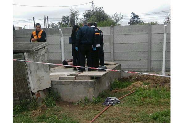 Chinini llegoacute a la cisterna se quitoacute la ropa ingresoacute y murioacute