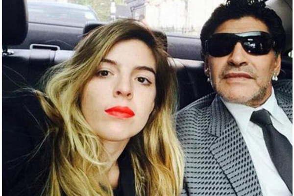 Maradona anuncioacute la  boda de su hija  