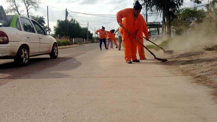 Sancionaraacuten a quienes arrojen basura en espacios puacuteblicos o destruya contenedores