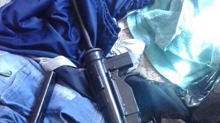 Lo detuvieron ebrio y con una ametralladora tras provocar incidentes