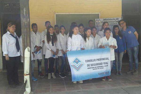 Brindan una jornada de educacioacuten vial para los alumnos de Villa Ancajaacuten
