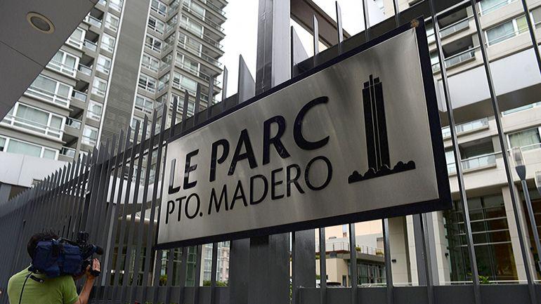 El cuerpo de Nisman habriacutea sido acomodado y manipulado en el bantildeo