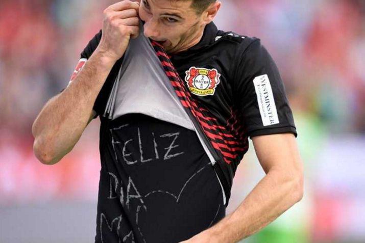 En el Día de la Madre Lucas Alario marcó gol en Alemania y se lo dedicó a quien le dio la vida