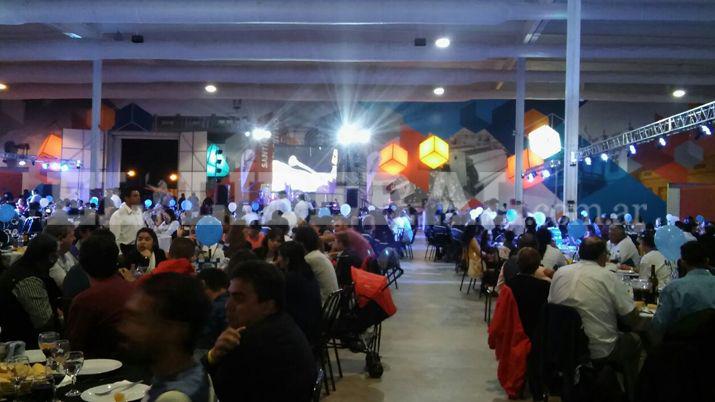 A puro folclore y rock en la peña falconera