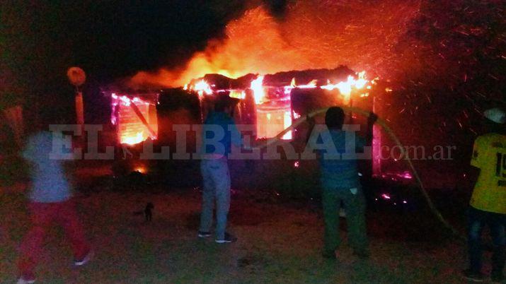 Una familia perdioacute todo lo que teniacutea tras un incendio