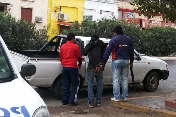 Detienen a un docente por arrojar  una piedra a un juez de liacutenea
