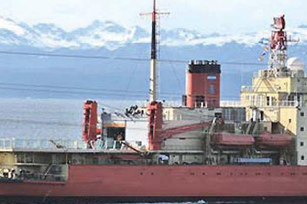 El Almirante Iriacutezar zarpoacute rumbo a la Antaacutertida para hacer pruebas de hielo