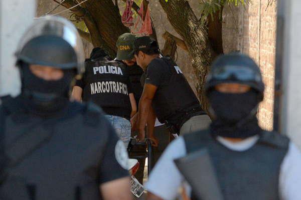Alertan negocio de drogas y motos entre Friacuteas y Catamarca